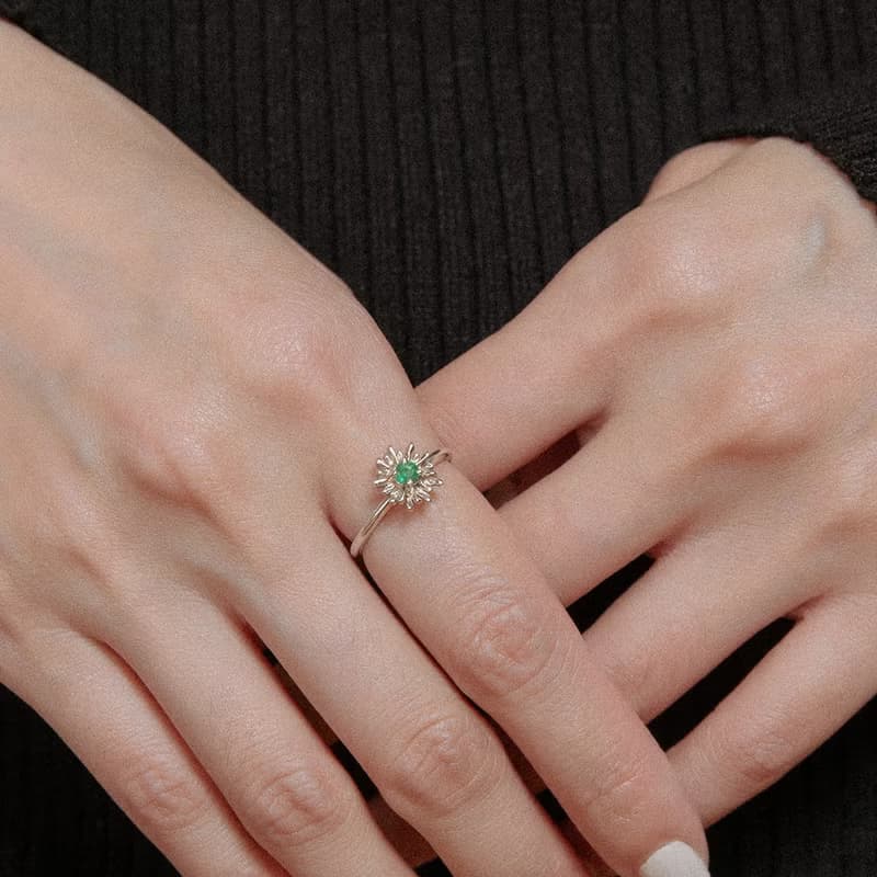 Small Daisy Ring 小雛菊花 祖母綠寶石 純銀戒指 優雅別緻