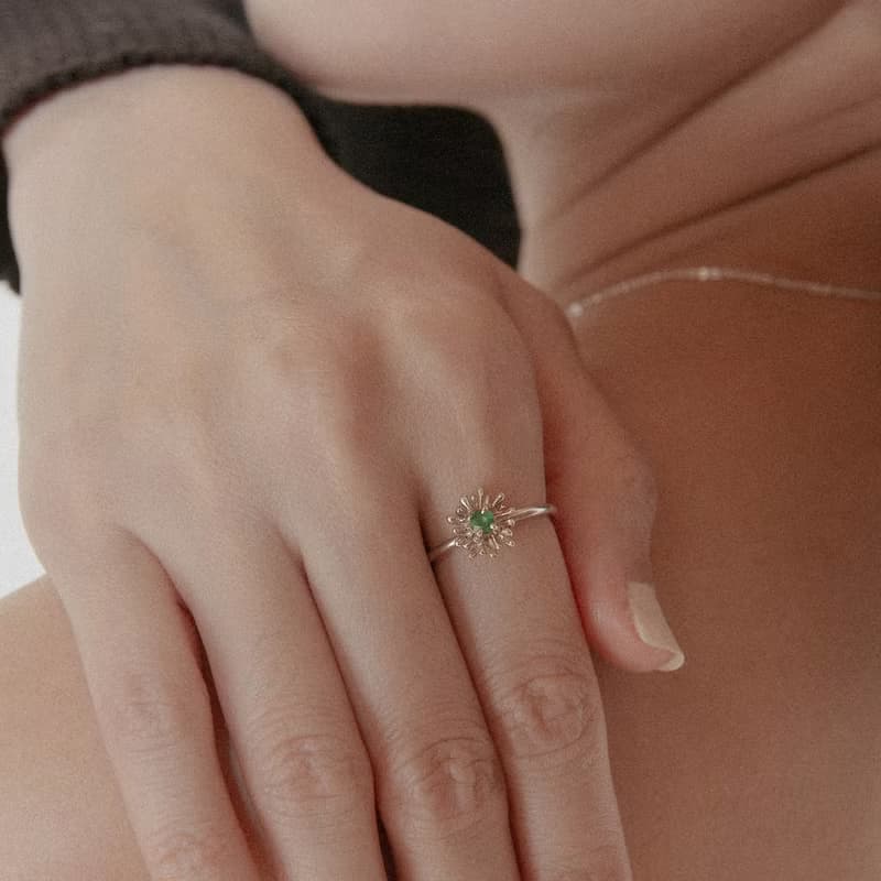 Small Daisy Ring 小雛菊花 祖母綠寶石 純銀戒指 優雅別緻