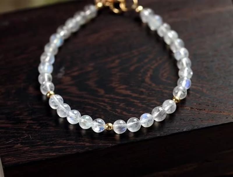 永遠の若さ・永遠の愛　ムーンストーンのブレスレット 6月誕生石