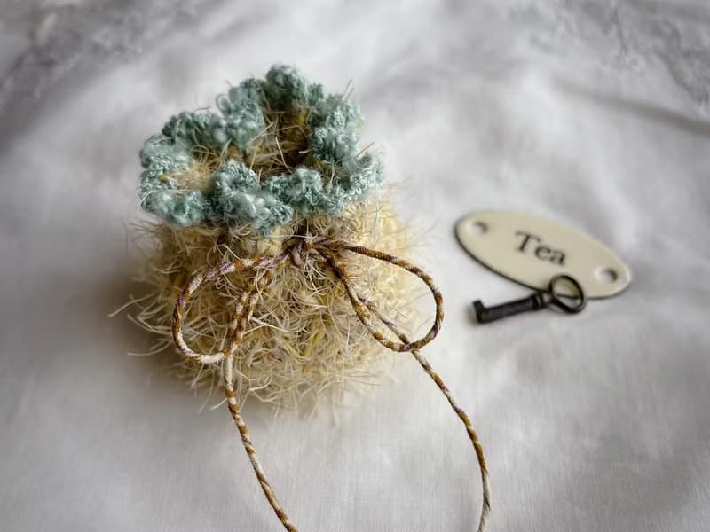 聖誕禮物 Knitting 生命之花束口袋 - 掌心的鵝黃