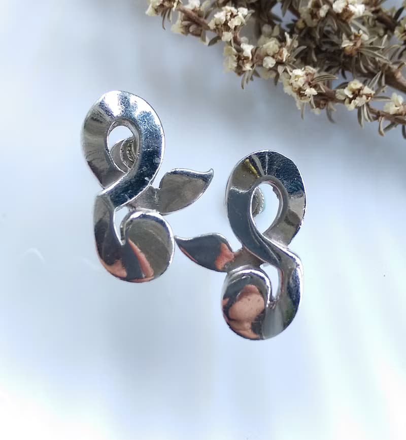 Vintage Jewelry 西洋古董飾品 TARA 厚實 銀色調 符號 栓式耳環