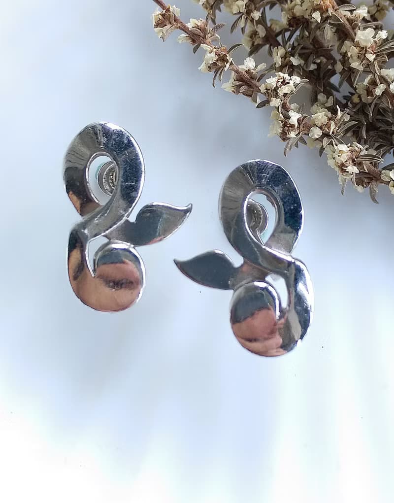 Vintage Jewelry 西洋古董飾品 TARA 厚實 銀色調 符號 栓式耳環
