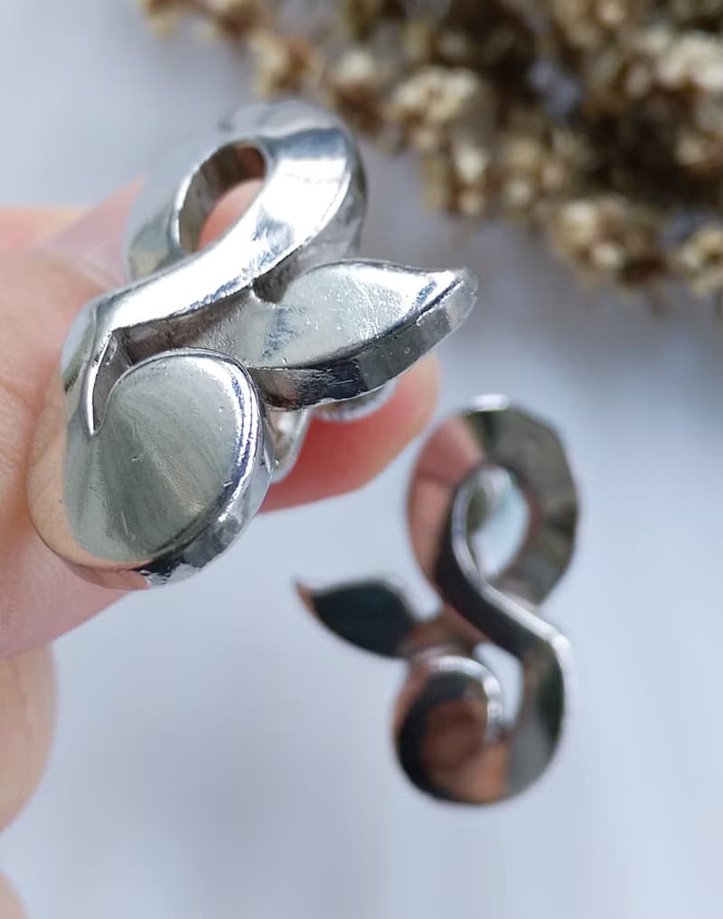 Vintage Jewelry 西洋古董飾品 TARA 厚實 銀色調 符號 栓式耳環