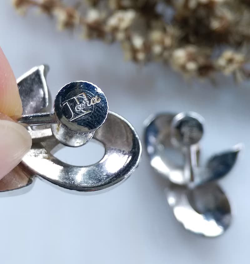 Vintage Jewelry 西洋古董飾品 TARA 厚實 銀色調 符號 栓式耳環