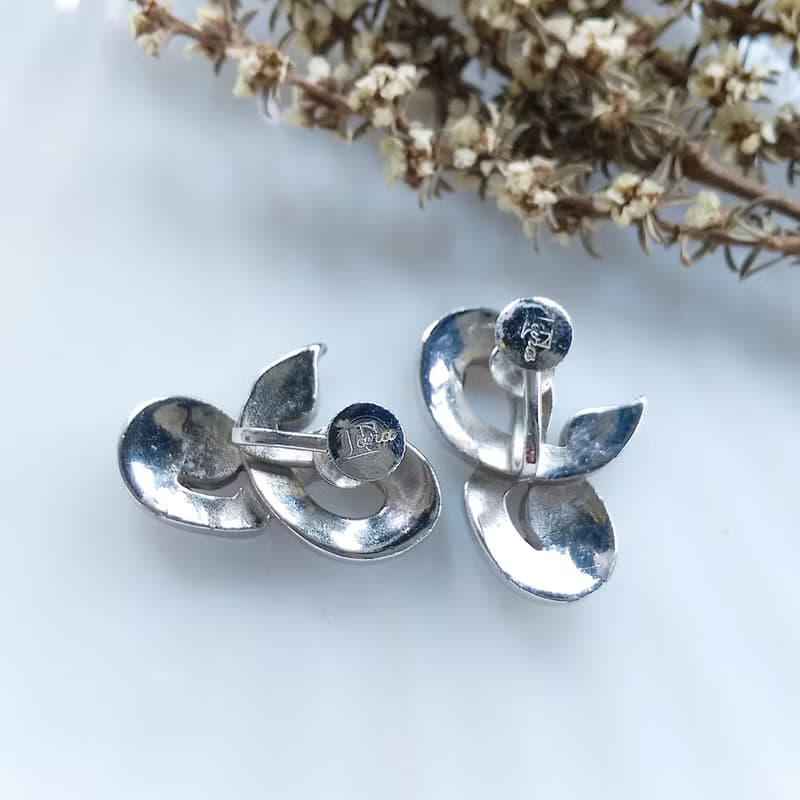 Vintage Jewelry 西洋古董飾品 TARA 厚實 銀色調 符號 栓式耳環