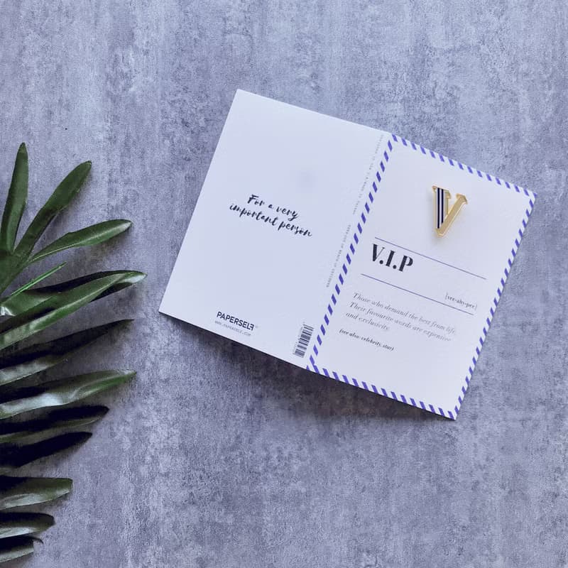 V / V.I.P -琺瑯徽章卡－附信封 開學季 情人卡 萬用字母卡