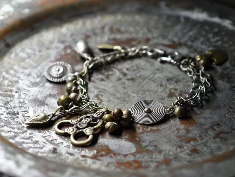 oldアフガンメタルと多彩メタルとチェーン、民族鈴のメタルブレス