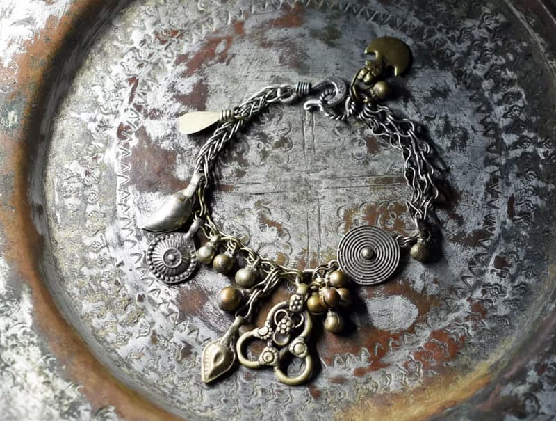 oldアフガンメタルと多彩メタルとチェーン、民族鈴のメタルブレス