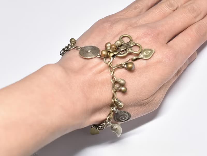 oldアフガンメタルと多彩メタルとチェーン、民族鈴のメタルブレス