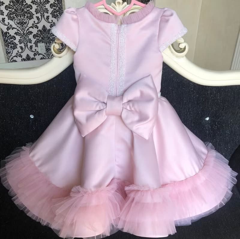 Pink dress with pearl, big bow on the back and bow clip for hear. Birthday dress