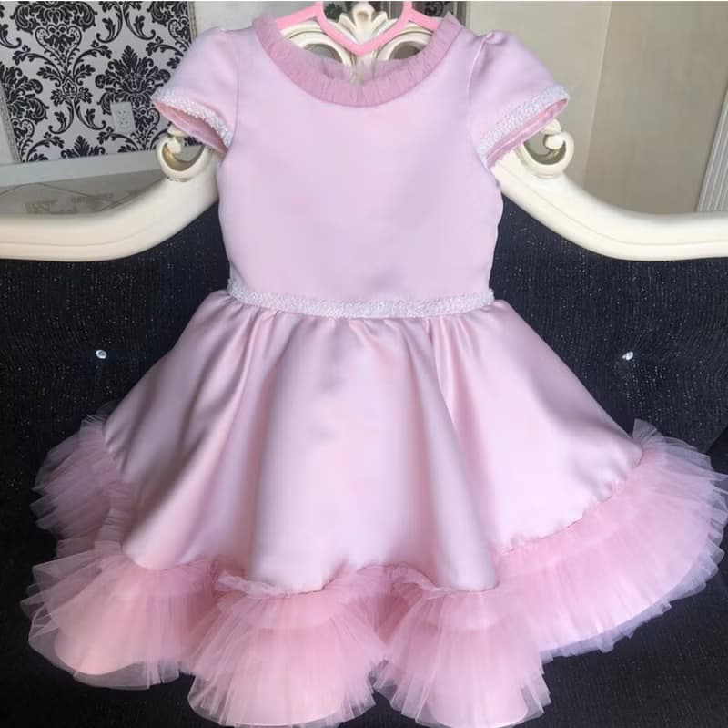 Pink dress with pearl, big bow on the back and bow clip for hear. Birthday dress