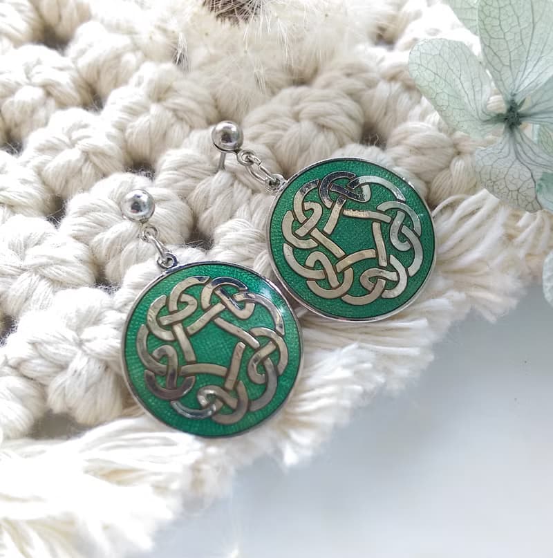 Vintage Jewelry 景泰藍 凱爾特結 綠底 耳勾 針式耳環