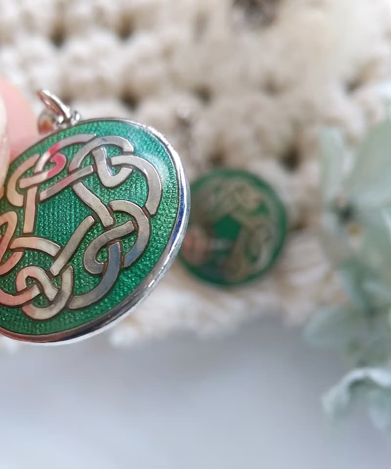 Vintage Jewelry 景泰藍 凱爾特結 綠底 耳勾 針式耳環