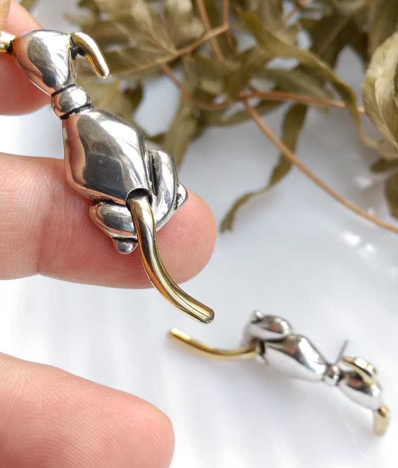 Vintage Jewelry 西洋古董飾品 對稱 狗狗背影  針式耳環