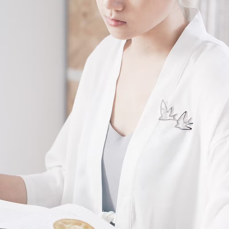 飛鳥鏤空銀胸針 簡約文藝燕子裝飾別針 閨蜜生日禮物 女友禮物