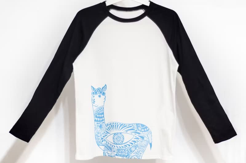 女裝純棉長袖棒球裝上衣 黑白撞色印花T-shirt 設計上衣-祕魯羊駝