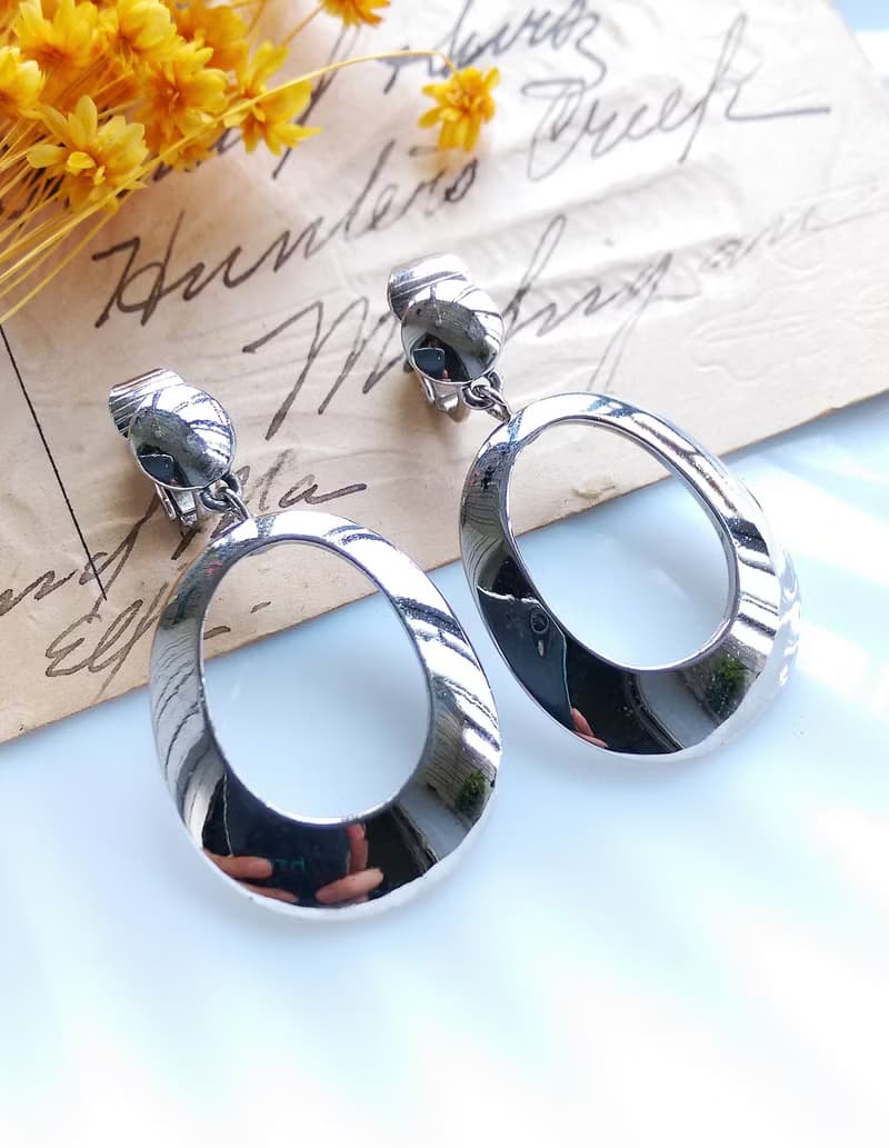 Vintage Jewelry 西洋古董飾品 TRIFARI 銀色調 環圈 夾式耳環