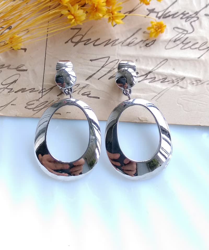 Vintage Jewelry 西洋古董飾品 TRIFARI 銀色調 環圈 夾式耳環