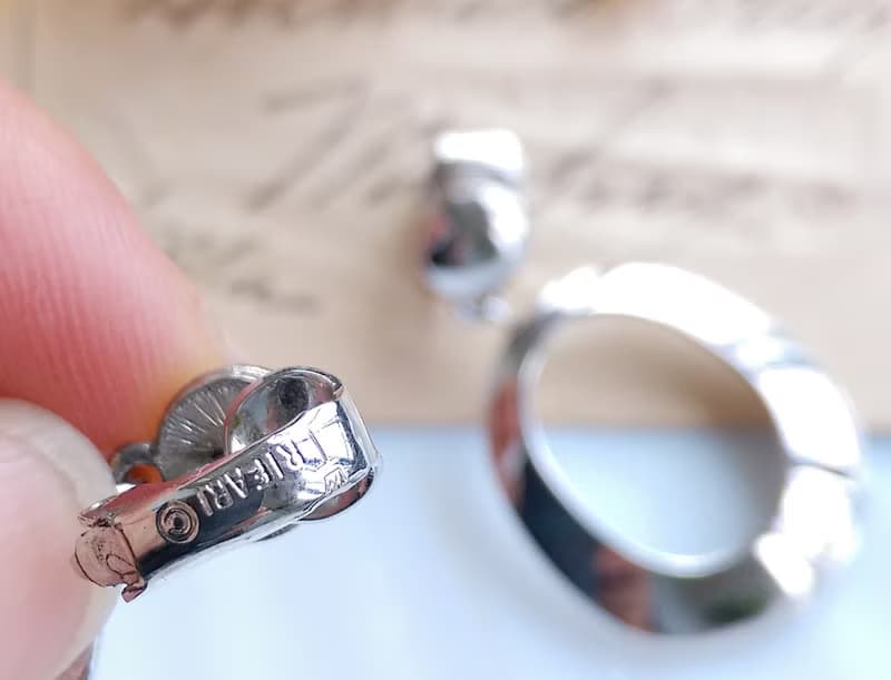 Vintage Jewelry 西洋古董飾品 TRIFARI 銀色調 環圈 夾式耳環