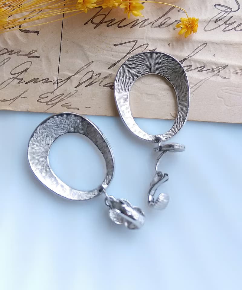 Vintage Jewelry 西洋古董飾品 TRIFARI 銀色調 環圈 夾式耳環