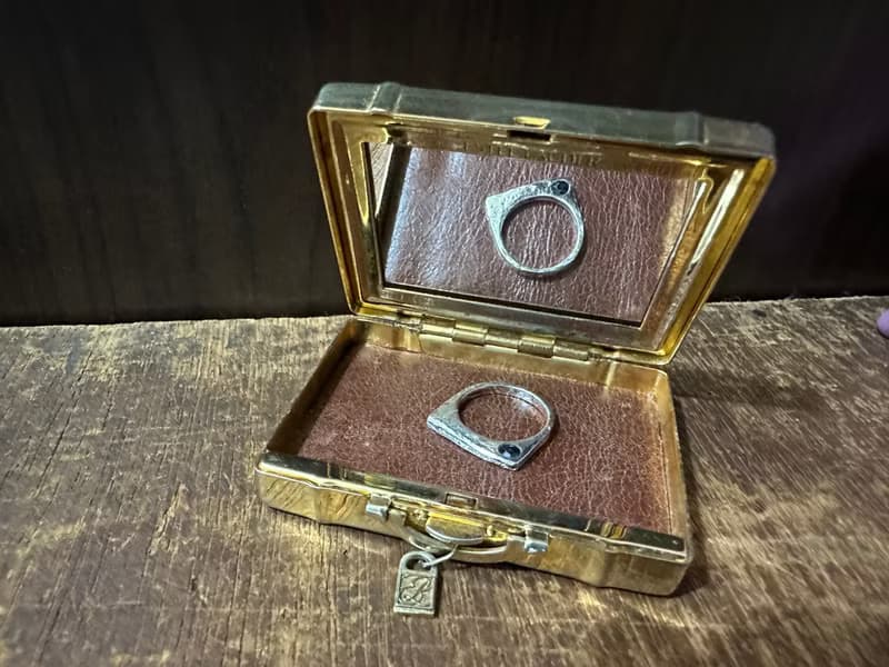 手作銀飾— 天然藍寶石 歐洲鑲 925純銀手工錘紋戒指 個性造型