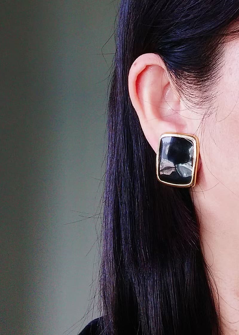 vintage jewelry  Monet 古董方框黑琺瑯夾式耳環
