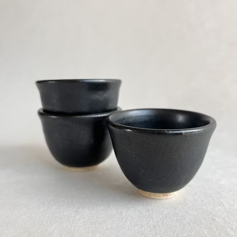 粼光黑釉。手工小茶杯 三入組 酒杯 陶杯 湯吞 茶具 教師節禮物