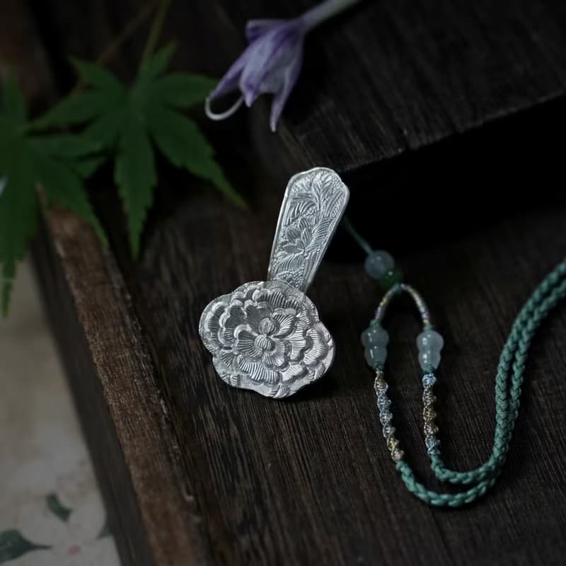 手工陰刻滿雕花卉純銀吊墜  單頭如意