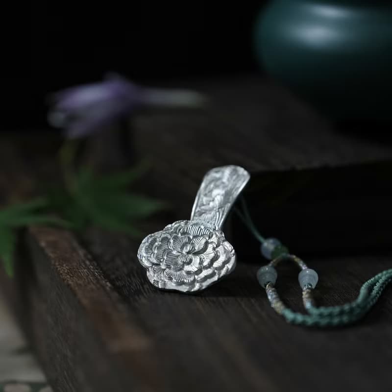 手工陰刻滿雕花卉純銀吊墜  單頭如意