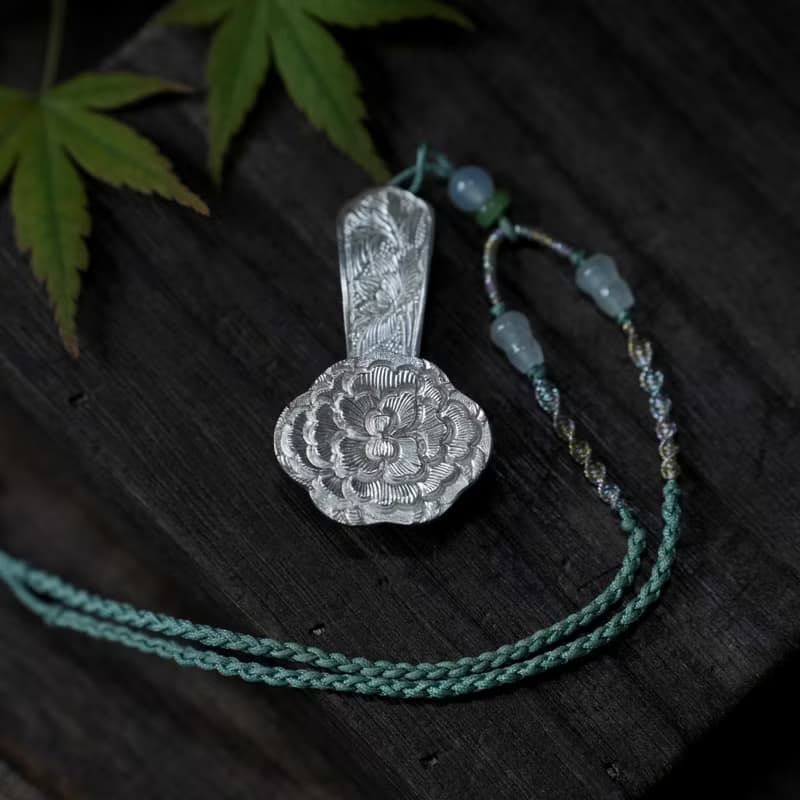 手工陰刻滿雕花卉純銀吊墜  單頭如意