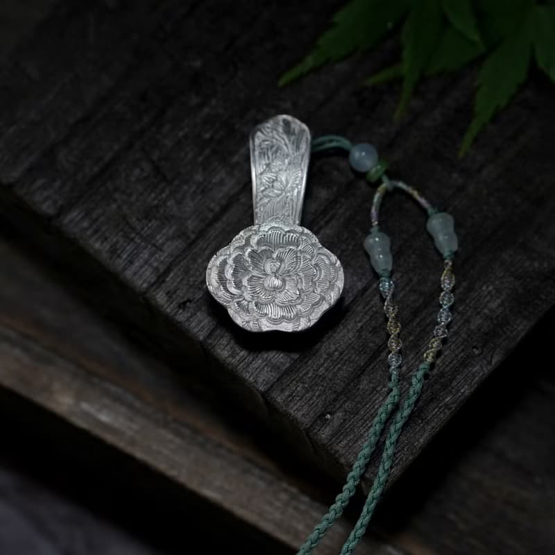 手工陰刻滿雕花卉純銀吊墜  單頭如意