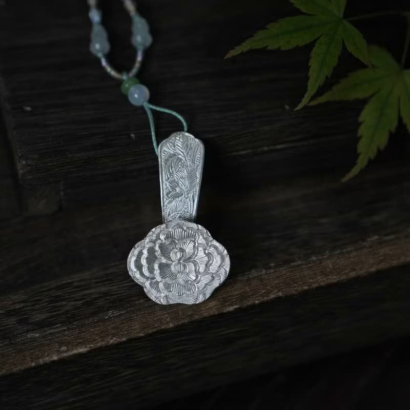 手工陰刻滿雕花卉純銀吊墜  單頭如意