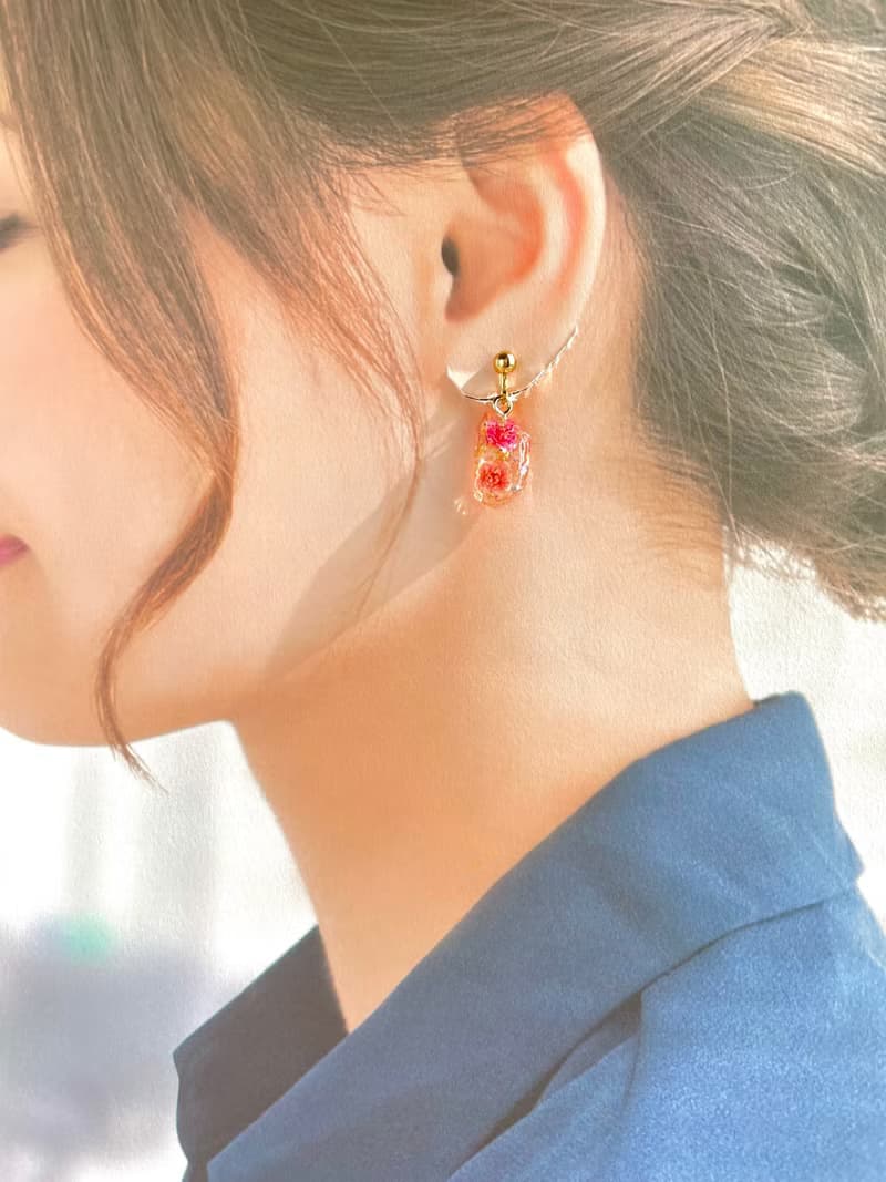 乾花樹脂耳環　粉紅色