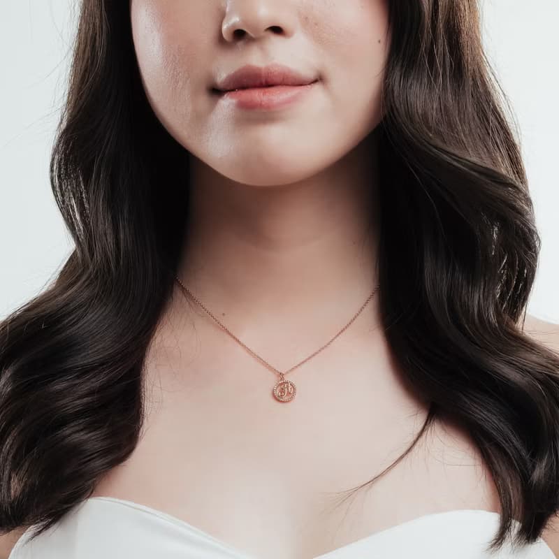 星鑽圍繞英文字母項鍊|鑲鑽項鍊|金色