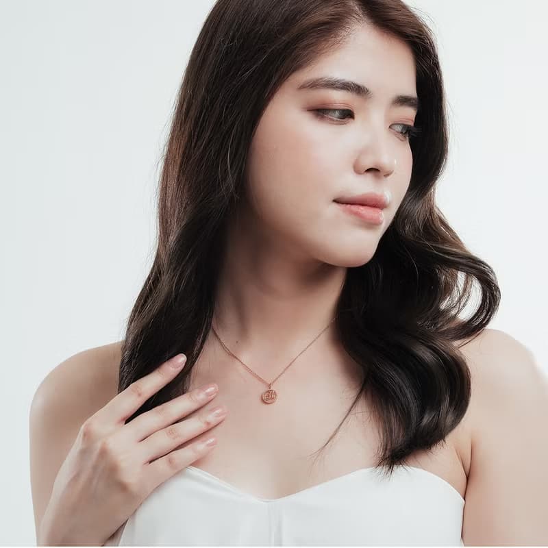 星鑽圍繞英文字母項鍊|鑲鑽項鍊|金色