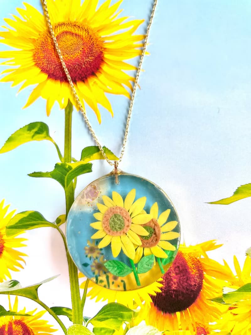向日葵花田和夏日天空的項鏈