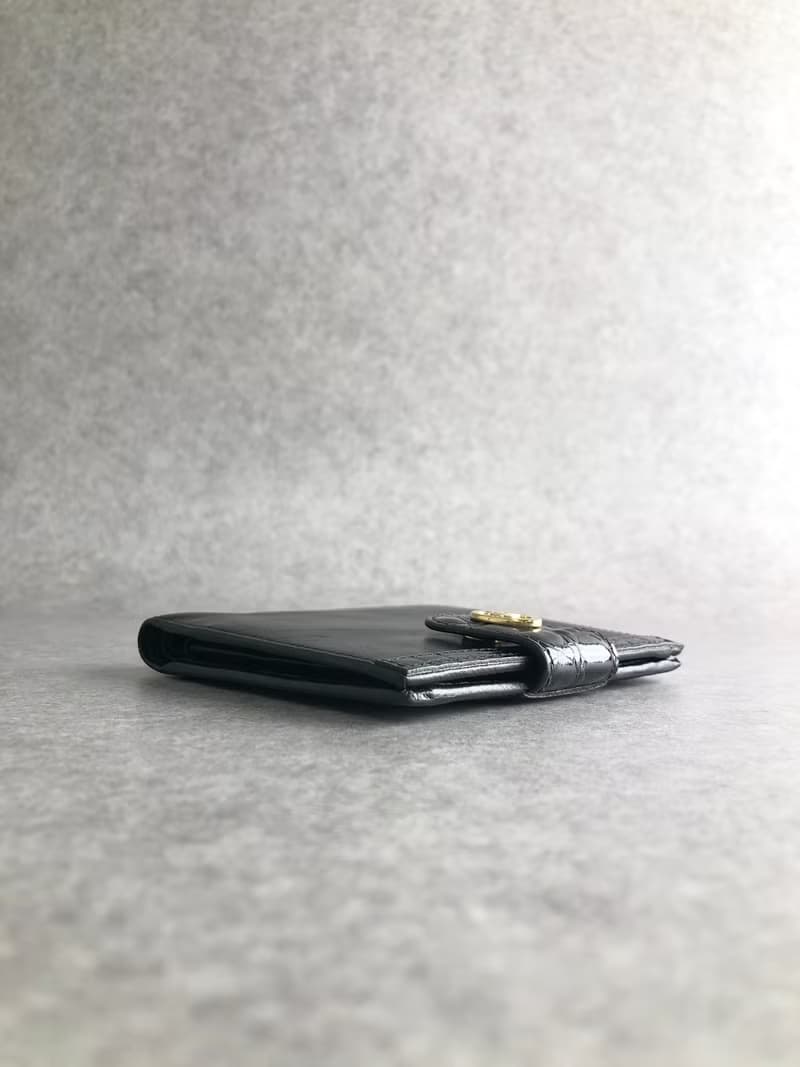 【 日本直送　名牌中古包 】CELINE セリーヌ 財布 ブラック ブラゾン レザー クロコ型押し 二つ折り財布 vintage ヴィンテージ ha2kjw