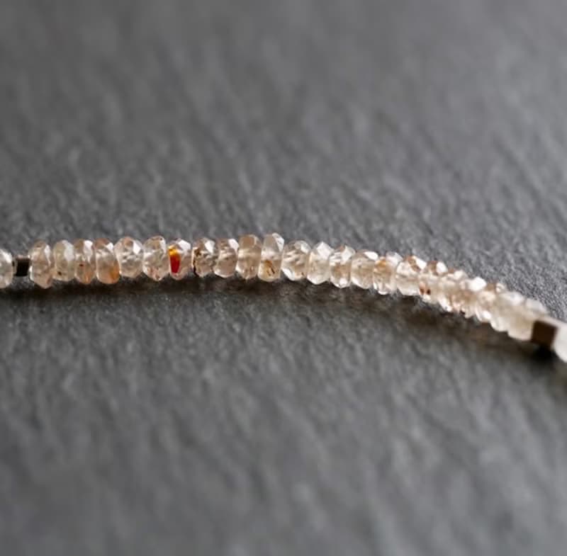 天然ジルコンとホワイトムーンストーンのブレスレット