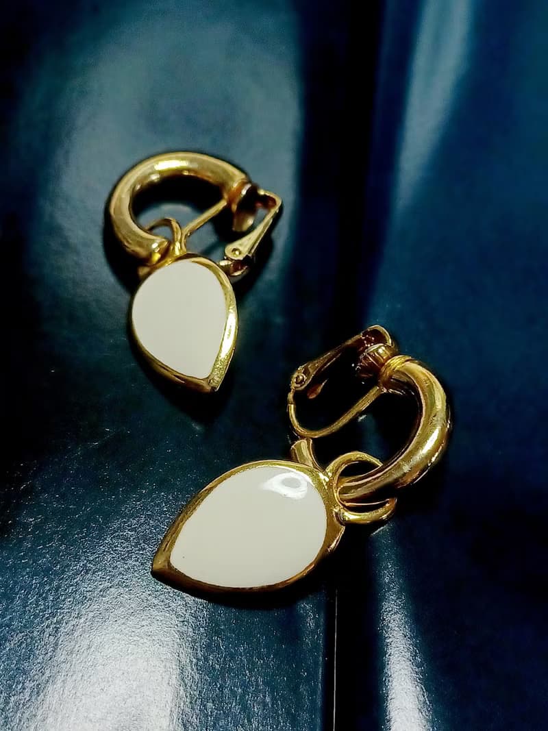 vintage jewelry  心型白琺瑯吊墜式夾式耳環