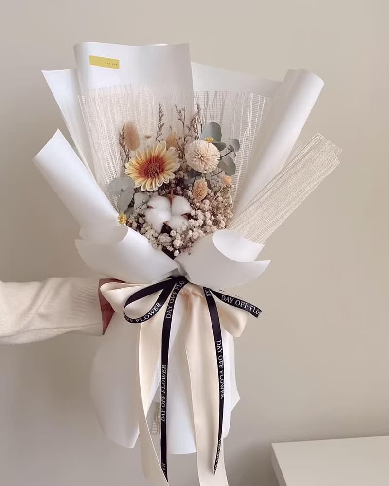 DAY OFF愉快假期 畢業花束 太陽花 滿天星 玫瑰花 永生花 索拉花