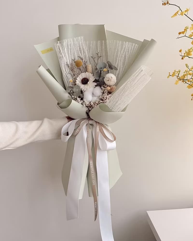 DAY OFF愉快假期 畢業花束 太陽花 滿天星 玫瑰花 永生花 索拉花