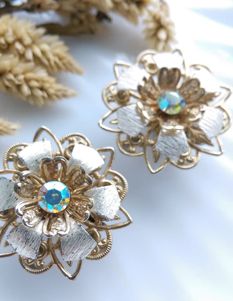 Vintage Jewelry 西洋古董飾品 雙層花瓣 花卉 夾式耳環
