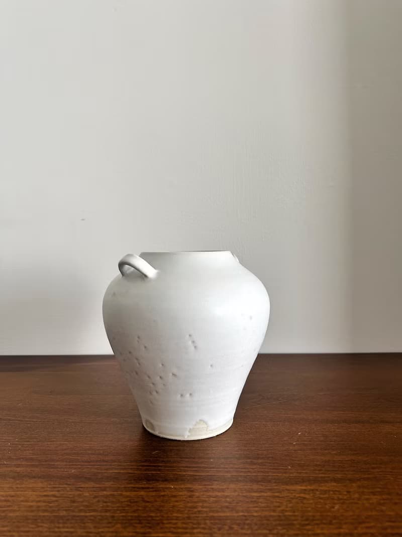 霧白釉雙耳花器