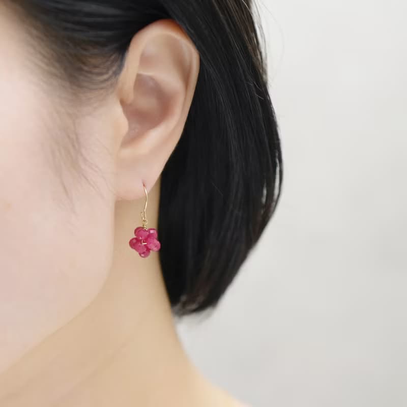 【ピアス・イヤリング】シンセティックルビーの実 ベリー ピンク 金平糖 7月誕生石