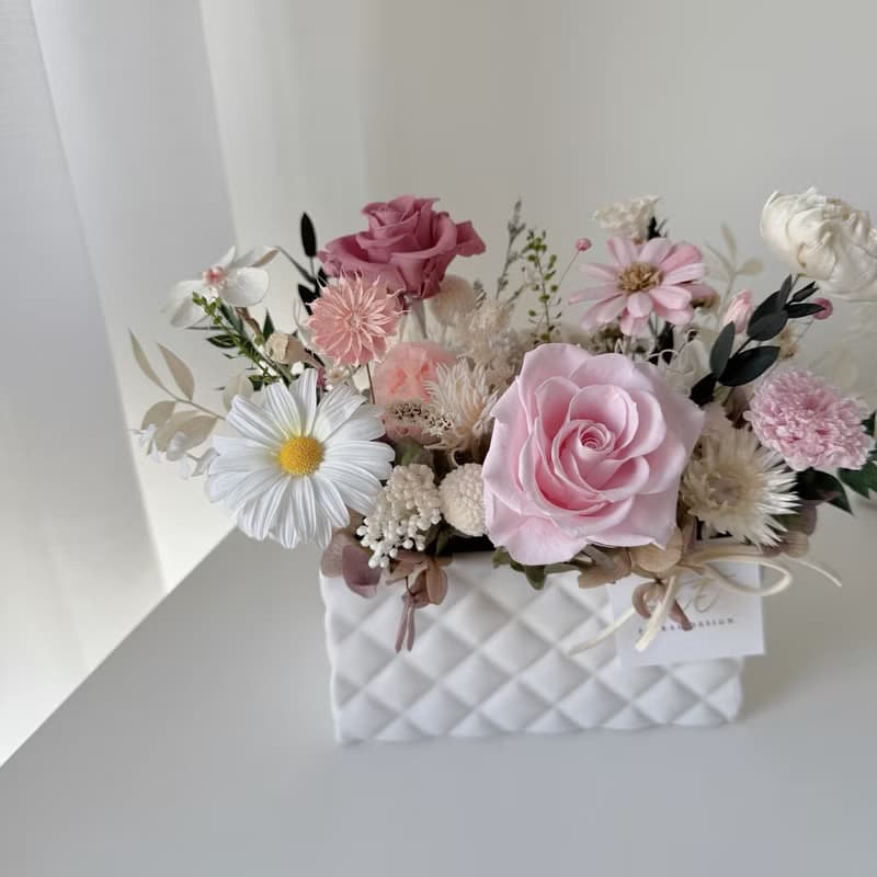 SEE 看見花藝設計|情人節|永生玫瑰 |生日|瑪格情詩不凋擴香盆花