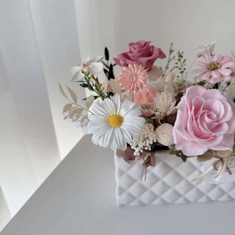 SEE 看見花藝設計|情人節|永生玫瑰 |生日|瑪格情詩不凋擴香盆花