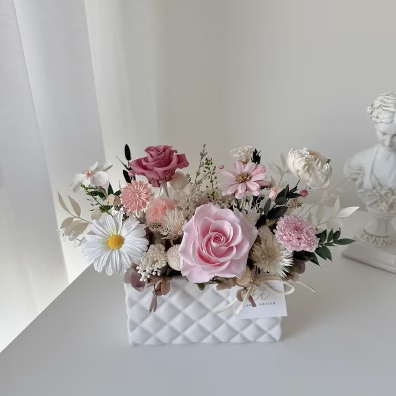 SEE 看見花藝設計|情人節|永生玫瑰 |生日|瑪格情詩不凋擴香盆花