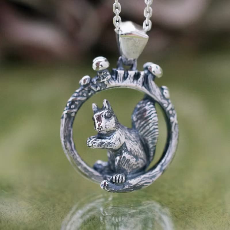 森のリスとキノコペンダント