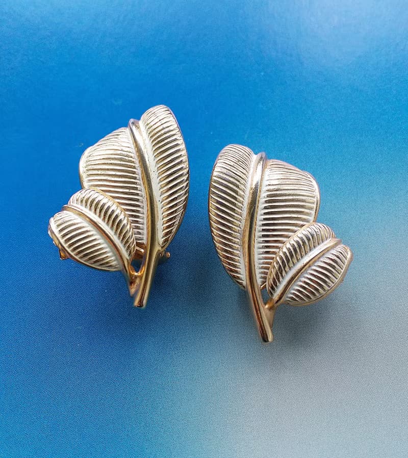 Vintage Jewelry 西洋古董飾品 KRAMER 白琺瑯雙葉 夾式耳環
