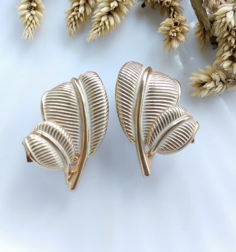 Vintage Jewelry 西洋古董飾品 KRAMER 白琺瑯雙葉 夾式耳環